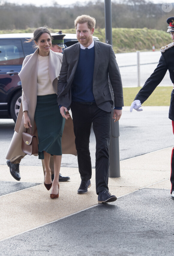 Le prince Harry et Meghan Markle visitent le centre Eikon à Belfast le 23 mars 2018.