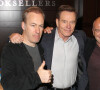 Bryan Cranston (au milieu) a eu une pensée pour son ami Bob Odenkirk (à gauche), hospitalisé après un malaise subi en plein tournage.