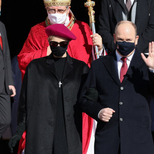 Le prince Albert II de Monaco, la princesse Charlène de Monaco - Le couple princier a assisté à la messe de Sainte Dévote à la cathédrale de Monaco le 27 janvier 2021. © Jean-Charles Vinaj / Pool Monaco / Bestimage