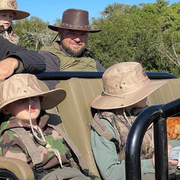 Le prince Albert de Monaco et ses enfants, le prince Jacques et la princesse Gabriella en Afrique du Sud avec la famille de Charlene, sur Instagram en juin 2021.