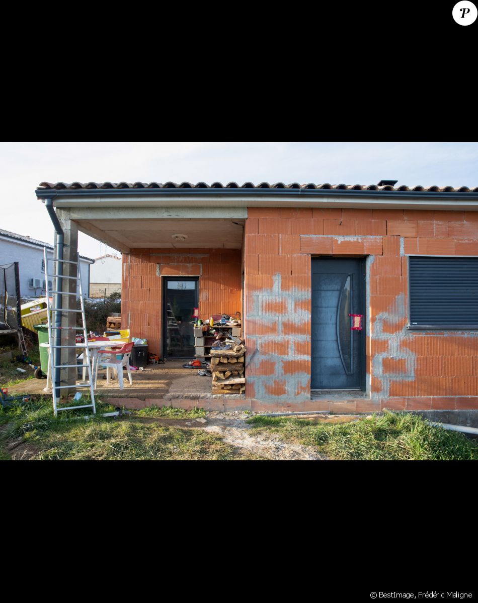 La maison en construction de Delphine Jubillar (Aussaguel) , disparue sans laisser de traces depuis le 16 décembre 2020 à Cagnac les Mines dans le Tarn. Un gendarme et une équipe du service des eaux ont mené des investigations pour chercher des traces dans le réseau raccordé à la maison. Le 7 janvier 2021 © Frédéric Maligne / Bestimage