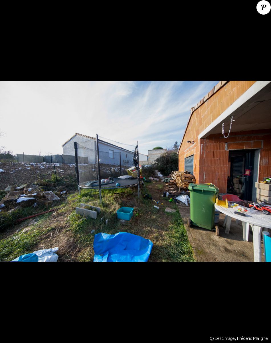 La maison en construction de Delphine Jubillar (Aussaguel) , disparue sans laisser de traces depuis le 16 décembre 2020 à Cagnac les Mines dans le Tarn. Un gendarme et une équipe du service des eaux ont mené des investigations pour chercher des traces dans le réseau raccordé à la maison. Le 7 janvier 2021 © Frédéric Maligne / Bestimage