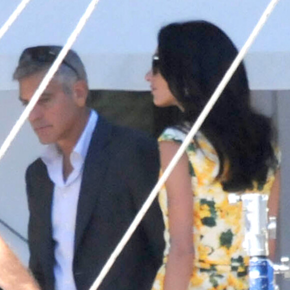 George Clooney et sa fiancée Amal Alamuddin sur le tournage de la nouvelle publicité Nespresso à Cernobbio. Le 27 août 2014.


