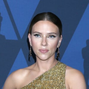 Scarlett Johansson au photocall de la 11ème édition des "Annual Governors Awards" au Hollywood & Highland Center à Los Angeles, le 27 octobre 2019.