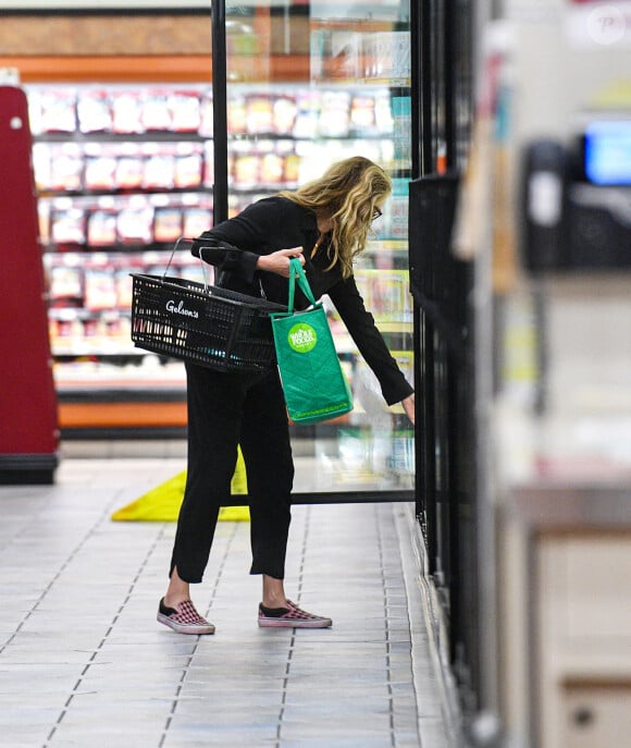 Exclusif - Julia Roberts fait ses courses au supermarché à Los Angeles, le 28 juillet 2021.