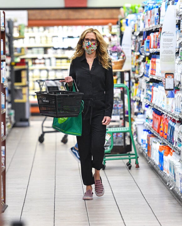 Exclusif - Julia Roberts fait ses courses au supermarché à Los Angeles, le 28 juillet 2021.