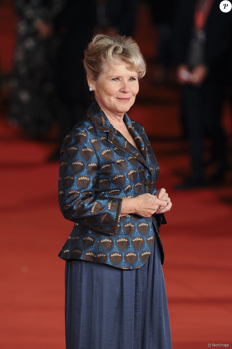 Imelda Staunton - Tapis rouge du film Downtown Abbey lors ...