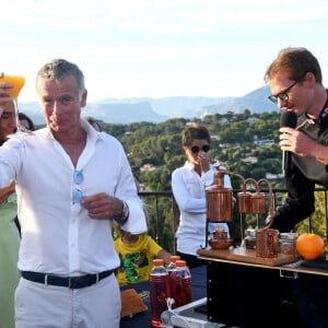 Franck Dubosc, son épouse Danièle et Victor Delpierre, le champion du monde de cocktails, durant la 1ère journée du Liban à Mougins, le 1er août 2021. © Bruno Bebert/Bestimage