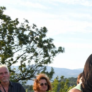 Franck Dubosc, son épouse Danièle et Victor Delpierre, le champion du monde de cocktails, durant la 1ère journée du Liban à Mougins, le 1er août 2021. © Bruno Bebert/Bestimage