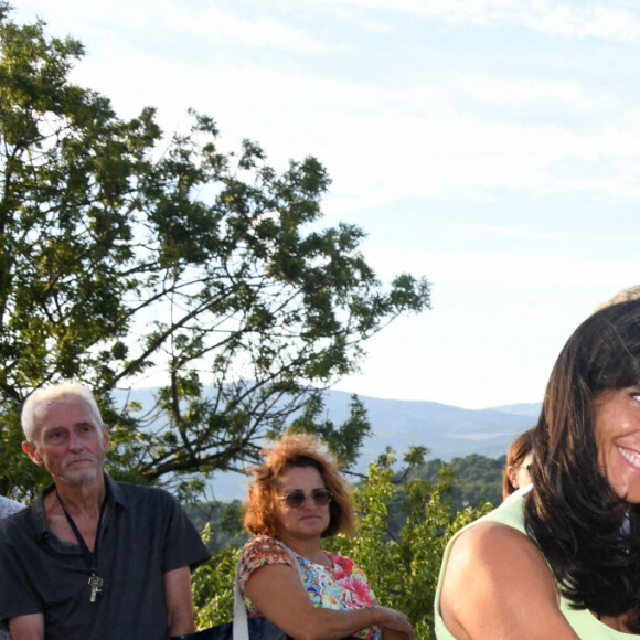 Franck Dubosc, son épouse Danièle et Victor Delpierre, le champion du monde de cocktails, durant la 1ère journée du Liban à Mougins, le 1er août 2021. © Bruno Bebert/Bestimage
