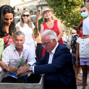 Franck Dubosc, son épouse Danièle et Richard Galy, le maire de Mougins, durant la 1ère journée du Liban à Mougins, le 1er août 2021. © Bruno Bebert/Bestimage