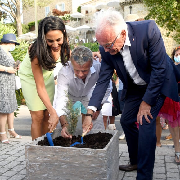 Franck Dubosc, son épouse Danièle et Richard Galy, le maire de Mougins, durant la 1ère journée du Liban à Mougins, le 1er août 2021. © Bruno Bebert/Bestimage