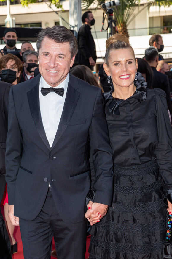 Christian Estrosi et sa femme Laura Tenoudji - Montée des marches du film "De son vivant" lors du 74e Festival de Cannes. © Borde-Jacovides-Moreau / Bestimage