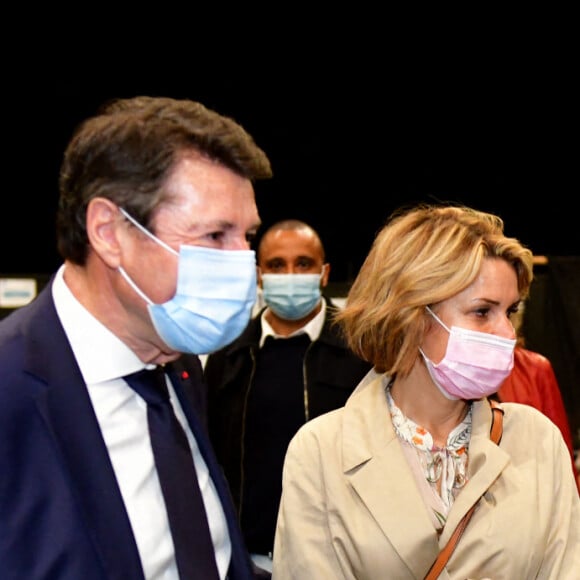 Christian Estrosi et sa femme Laura Tenoudji Estrosi ont visité le centre vaccinal contre la COVID-19 du Palais Nikaia à Nice, le 6 mars 2021. © Bruno Bebert/Bestimage