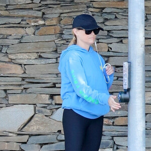 Exclusif - Reese Witherspoon dans le quartier de Brentwood à Los Angeles, le 28 juillet 2021.