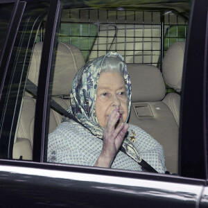 La reine Elisabeth II d'Angleterre arrive au château de Balmoral pour ses vacances d'été en Ecosse, le 4 aout 2020.