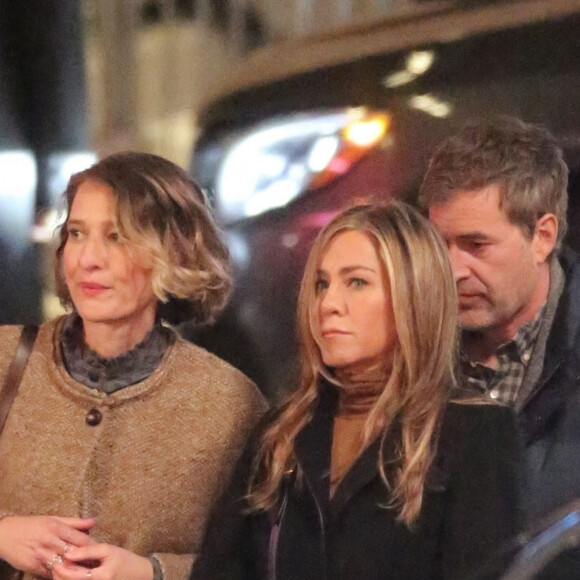 Jennifer Aniston, Reese Witherspoon, Julianna Margulies et Mark Duplass sont sur le tournage de la série "The Morning Show" à Los Angeles, le 11 mars 2021.