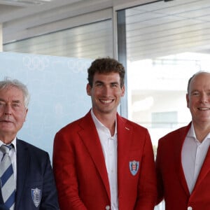 Quentin Antognelli (aviron, skiff), le prince Albert II de Monaco - Présentation officielle des athlètes monégasques sélectionnés pour les J.O. de Tokyo, au Yacht Club de Monaco, le 5 juillet 2021. © Claudia Albuquerque/Bestimage