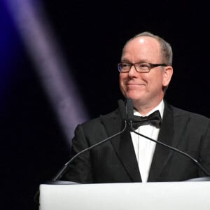 Le prince Albert II de Monaco durant la cérémonie des Nymphes d'Or du 60eme Festival de Télévision de Monte-Carlo dans la salle des Princes du Grimaldi Forum à Monaco, le 22 juin 2021. Cette année, un bon nombre de récompensés ne pouvant être présents à cause des restrictions sanitaires appliquées pour les déplacements à l'étranger, seront sur scène en mode "hologramme". © Bruno Bebert / Bestimage