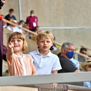 Le prince Albert II de Monaco et ses enfants Jacques et Gabriella durant la dernière journée du World Rugby Sevens Repechage tournament qui se déroule au Stade Louis II le 20 juin 2021. Cette compétition est organisée par la Fédération Monégasque de Rugby (FMR), dont le président est Gareth Wittstock, le frère de la Princesse Charlene de Monaco. © Bruno Bebert/Bestimage