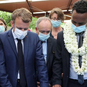 Emmanuel Macron, président de la République Française, visite le Centre de Recherches Insulaires et Observatoire de l'Environnement (CRIOBE) puis l'écomusée Te Fare Natura sur l'île de Moorea. Le chef de l'état est également allé à la rencontre de militants anti-nucléaire. Moorea, le 27 juillet 2021. © Dominique Jacovides/Bestimage