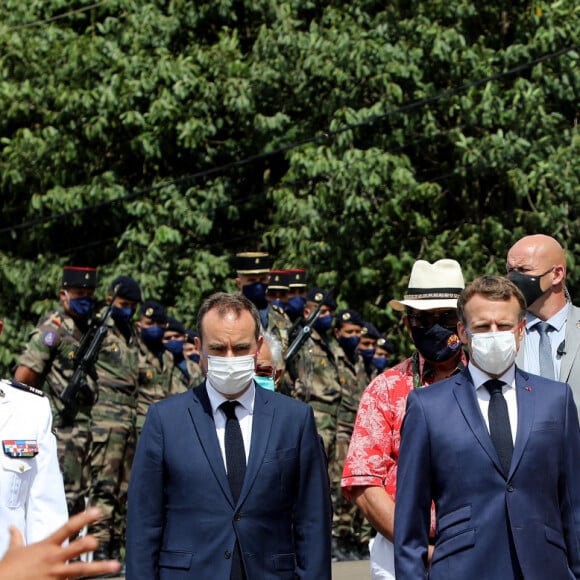 Emmanuel Macron, président de la République Française, en compagnie de Sébastien Lecornu, ministre des Outre-mer, passe en revue la 1ère Compagnie de Formation Professionnelle du Régiment du service militaire adapté de Polynésie française (RSMA-PF). Hiva Oa, le 26 juillet 2021.