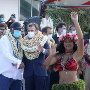 Emmanuel Macron, président de la République Française, va à la rencontre des habitants de l'atoll de Manihi, situé dans l'archipel des Tuamotu en Polynésie française. Manihi, le 26 juillet 2021. © Dominique Jacovides/Bestimage