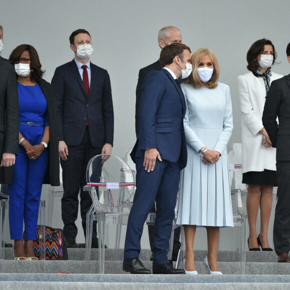 Le Premier ministre, Jean Castex, le président de la République française, Emmanuel Macron, sa femme la Première Dame Brigitte Macron, et les membres du gouvernement français lors de la cérémonie du 14 juillet sur la place de la Concorde à Paris, France, le 14 juillet 2021. © Eliot Blondet/Pool/Bestimage