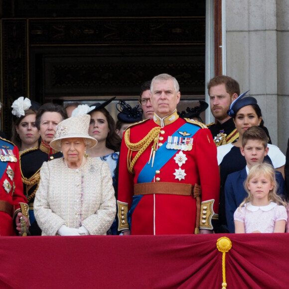 Le prince William, duc de Cambridge, et Catherine (Kate) Middleton, duchesse de Cambridge, le prince George de Cambridge, la princesse Charlotte de Cambridge, le prince Louis de Cambridge, Camilla Parker Bowles, duchesse de Cornouailles, le prince Charles, prince de Galles, la reine Elisabeth II d'Angleterre, le prince Andrew, duc d'York, le prince Harry, duc de Sussex, et Meghan Markle, duchesse de Sussex, la princesse Beatrice d'York, la princesse Eugenie d'York, la princesse Anne - La famille royale au balcon du palais de Buckingham lors de la parade Trooping the Colour 2019, célébrant le 93ème anniversaire de la reine Elisabeth II, Londres, le 8 juin 2019.