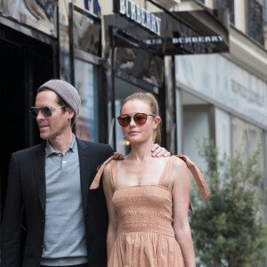 Exclusif - Kate Bosworth et son mari Michael Polish ont fait du shopping chez Dior, Prada, Yves Saint-Laurent et Miu Miui à Paris le 29 juin 2018.
