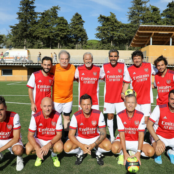 Raphaël Mezrahi, Jean-Claude Darmon, Ary Abittan, Patrick Bruel, Patrick Blondeau - Les VIP avaient répondu présent au match amical de football entre amis, organisé par J.C.Darmon, au profit de l'association "Plus fort la vie" au stade Marcel Aubour de Saint-Tropez, Côte d'Azur, le 7 août 2021. L'association vient en aide aux enfants défavorisés et malades. L'équipe d'Arsenal était en rouge et l'équipe de la Juventus en noir et blanc. © Dominique Jacovides/Bestimage
