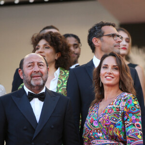 Kad Merad et sa compagne Julia Vignali - Montée des marches du film " OSS 117 : Alerte rouge en Afrique Noire " lors du 74ème Festival International du Film de Cannes. Le 17 juillet 2021 © Borde-Jacovides-Moreau / Bestimage