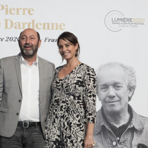 Kad Merad et sa compagne Julia Vignali, lors de la cérémonie de clôture de la 12e édition du Festival du film Lumière à Lyon, du 10 au 18 octobre 2020. Le festival rend, cette année, hommage aux cinéastes belges Jean-Pierre et Luc Dardenne, doubles lauréats de la Palme d'Or. Lyon, le 16 octobre 2020. © Sandrine Thesillat / Panoramic / Bestimage