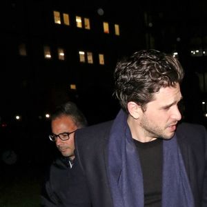 Kit Harington et sa femme Rose Leslie quittent l'église St Botolph-without-Bishopsgate à Londres, le 10 décembre 2019.