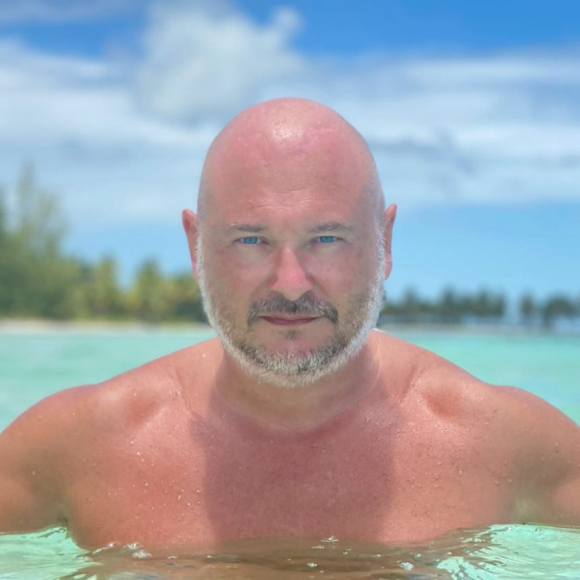 Cauet a posté un drôle de commentaire sur la photo de David Guetta torse nu.