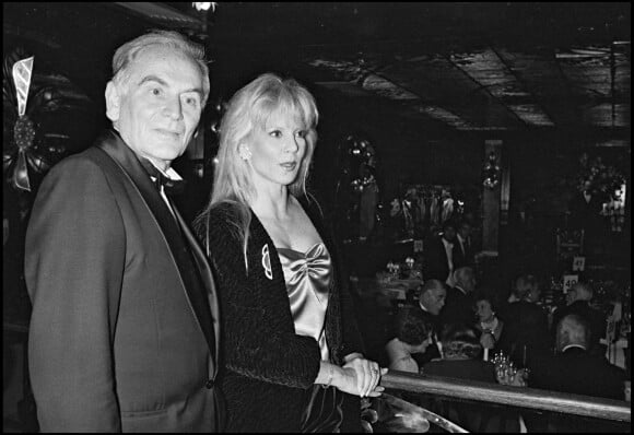 Pierre Cardin et Sylvie Vartan à l'ouverture de Maxim's à New York