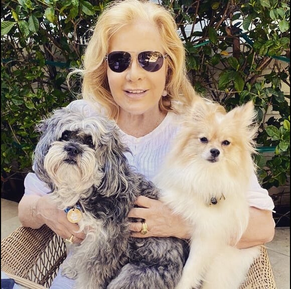 Sylvie Vartan et ses toutous sur Instagram.