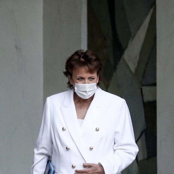 Roselyne Bachelot, ministre de la Culture à la sortie du dernier conseil des ministres, le 28 juillet 2021, au palais de l'Elysée, à Paris. © Stéphane Lemouton / Bestimage