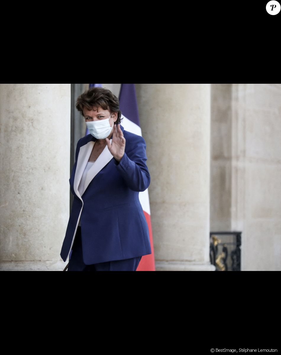 Roselyne Bachelot, ministre de la Culture à son arrivée au conseil des ministres du 19 juillet 2021, au palais de l'Elysée, à Paris. © Stéphane Lemouton / Bestimage