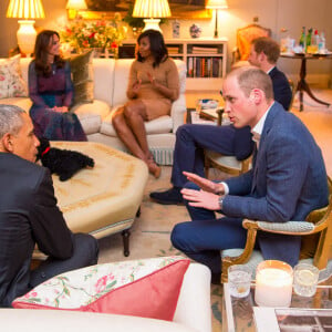 Le prince Harry, Barack Obama et sa femme Michelle Obama, Le prince William, duc de Cambridge et sa femme Kate Middleton, duchesse de Cambrige - Le prince William et Kate Middleton reçoivent Barack Obama et sa femme pour un dîner privé dans leur résidence de Kensington à Londres le 22 Avril 2016.