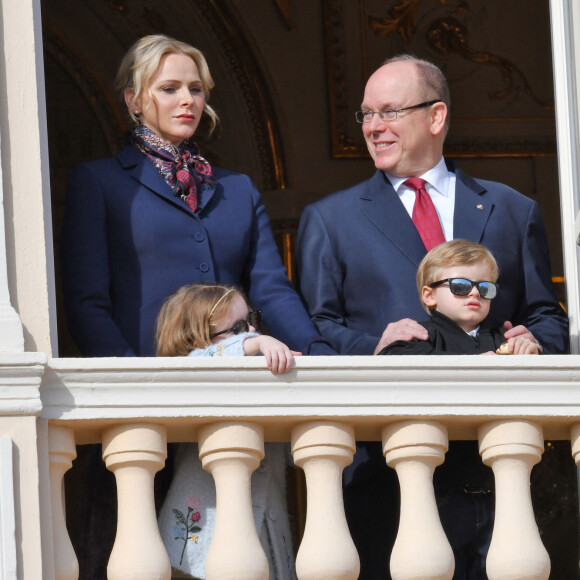 Le prince Albert II de Monaco, sa femme la princesse Charlène et leurs enfants le prince héréditaire Jacques et la princesse Gabriella ont assité depuis un balcon du Palais à la traditionnelle procession durant la célébration de la Sainte Dévote, Sainte patronne de Monaco, à Monaco le 27 janvier 2020. © Bruno Bebert / Bestimage