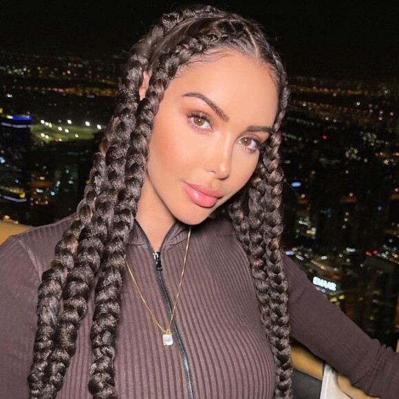 Nabilla Vergara tâclée pour son excursion dans un parc aquatique : elle riposte !