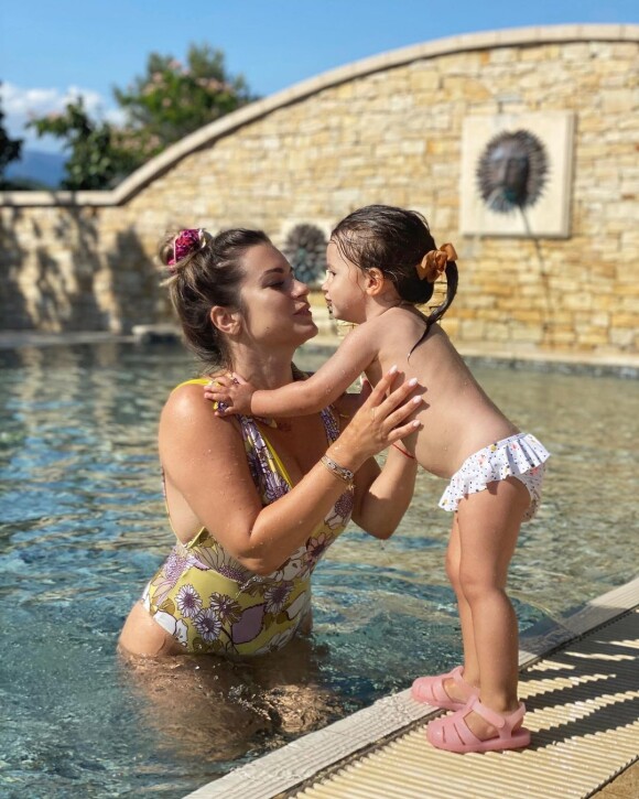 Carla Moreau, ex-star des "Marseillais" et maman de l'adorable Ruby.