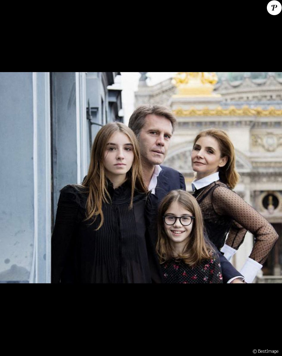 Carte de voeux 2020 de la famille princière de Savoie. La princesse Vittora, princesse de Carignano et marquise d'Ivrée et sa soeur, la princesse Luisa, princesse de Quiers et comtesse de Salemi, devant leurs parents, le prince Emmanuel-Philibert, prince de Venise et son épouse, la princesse Clotilde © Real Casa di Savoia via Bestimage