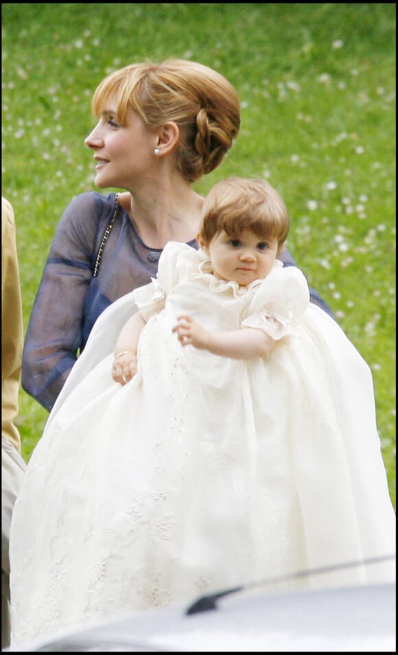 Baptême de la princesse Luisa de Savoie avec sa mère, l'actrice Clotilde Courau, à Gstaad (en Suisse) en 2007.