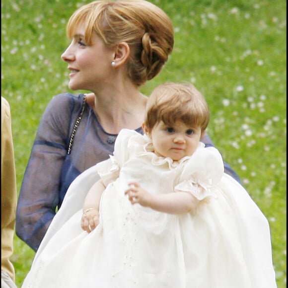 Baptême de la princesse Luisa de Savoie avec sa mère, l'actrice Clotilde Courau, à Gstaad (en Suisse) en 2007.