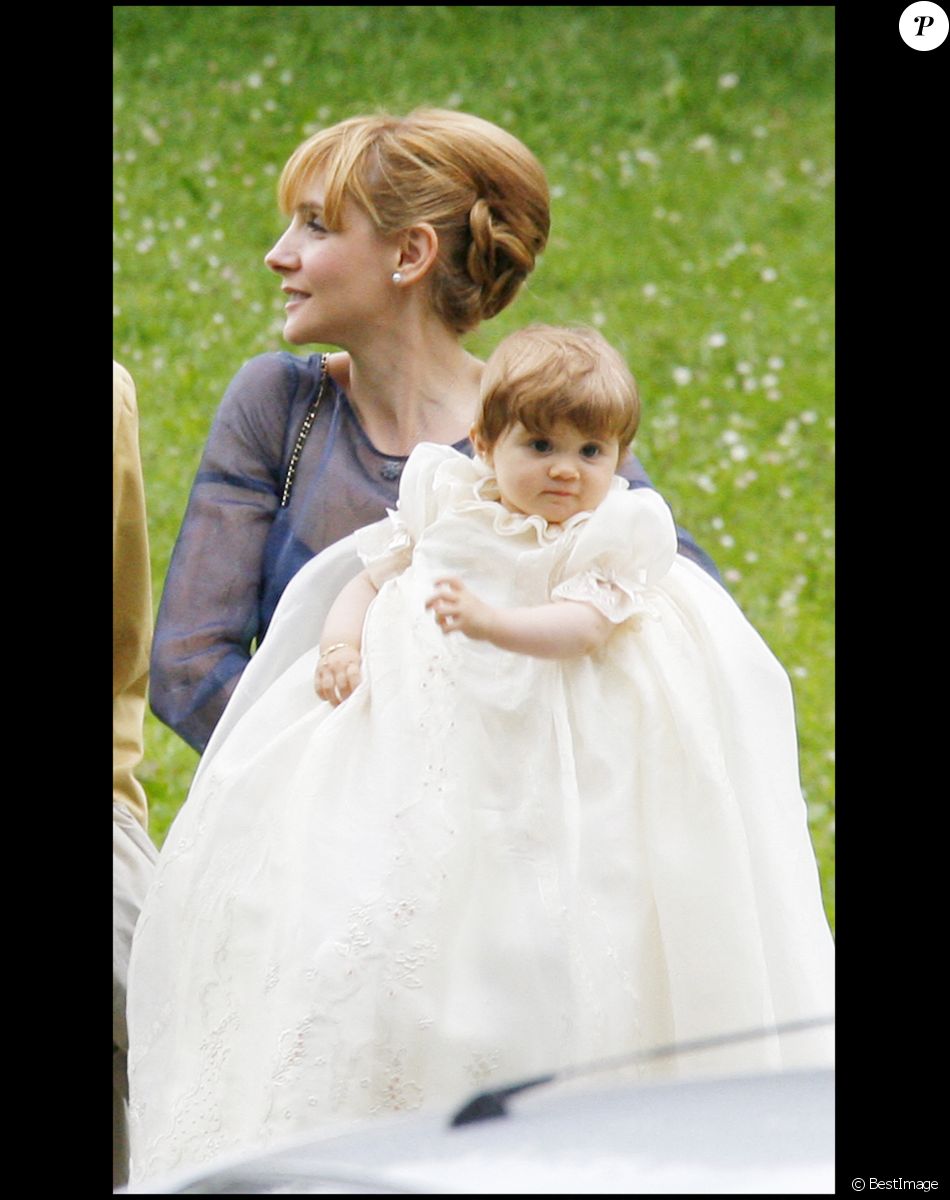 Baptême de la princesse Luisa de Savoie avec sa mère, l'actrice Clotilde Courau, à Gstaad (en Suisse) en 2007.