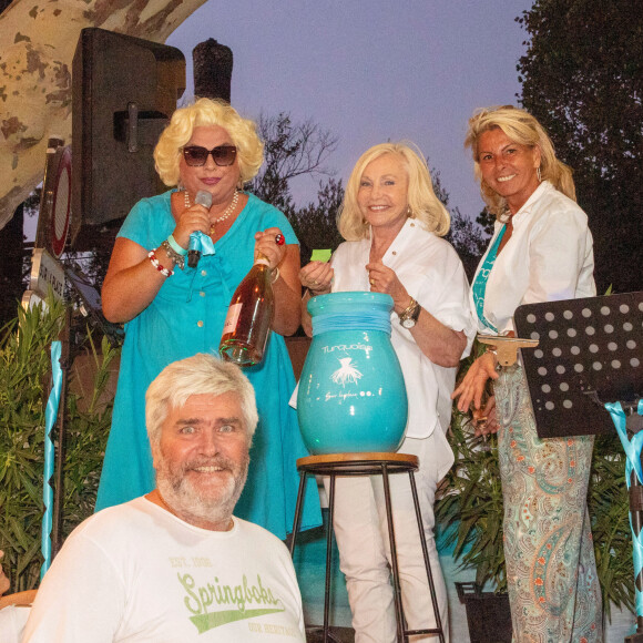 Olivier Leondaroglou, Zize Dupanier, Michèle Torr, Caroline Margeridon - Tournoi de pétanque de la place des Lices à Saint-Tropez, organisé en faveur de l'association Rêves. Le 16 août 2021. © Jack Tribeca / Bestimage