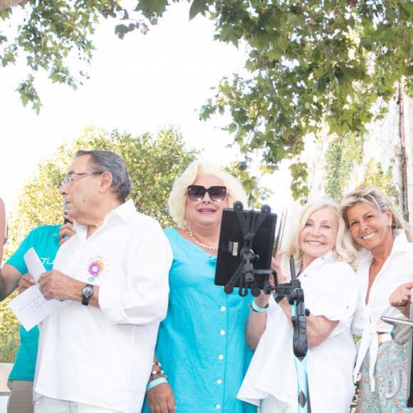 Zize Dupanier, Michèle Torr, Caroline Margeridon - Tournoi de pétanque de la place des Lices à Saint-Tropez, organisé en faveur de l'association Rêves. Le 16 août 2021. © Jack Tribeca / Bestimage