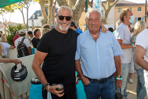 Jean-Claude Darmon et Marcel Campion - Tournoi de pétanque de la place des Lices à Saint-Tropez, organisé en faveur de l'association Rêves. Le 16 août 2021. © Jack Tribeca / Bestimage